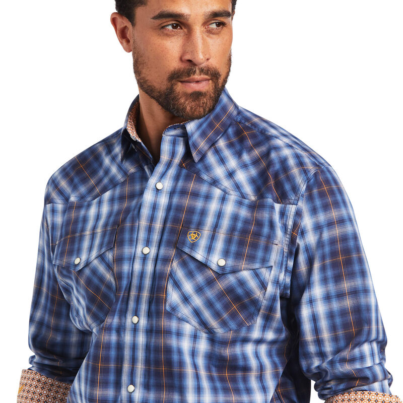 Camisa elástica de corte clásico con broches a presión, implacable e inexorable 