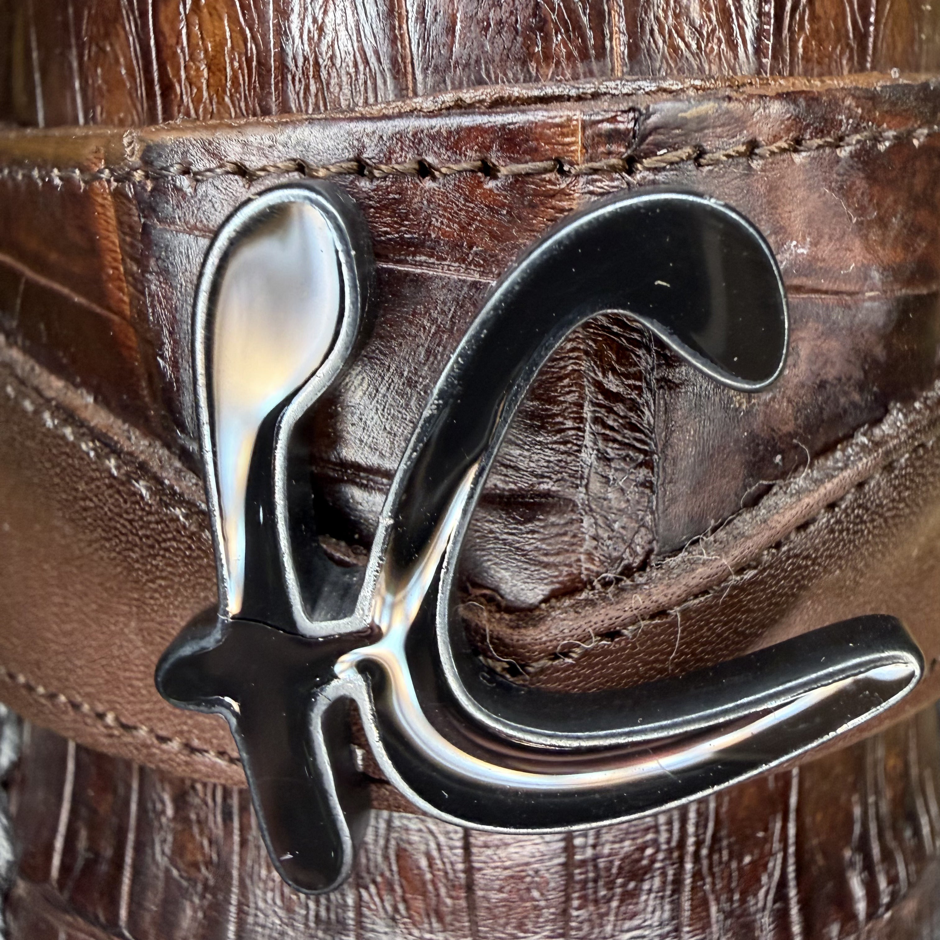 Close-up of caiman leather texture on Cuadra Men’s Brown Caiman Slip-On Round Toe Loafer