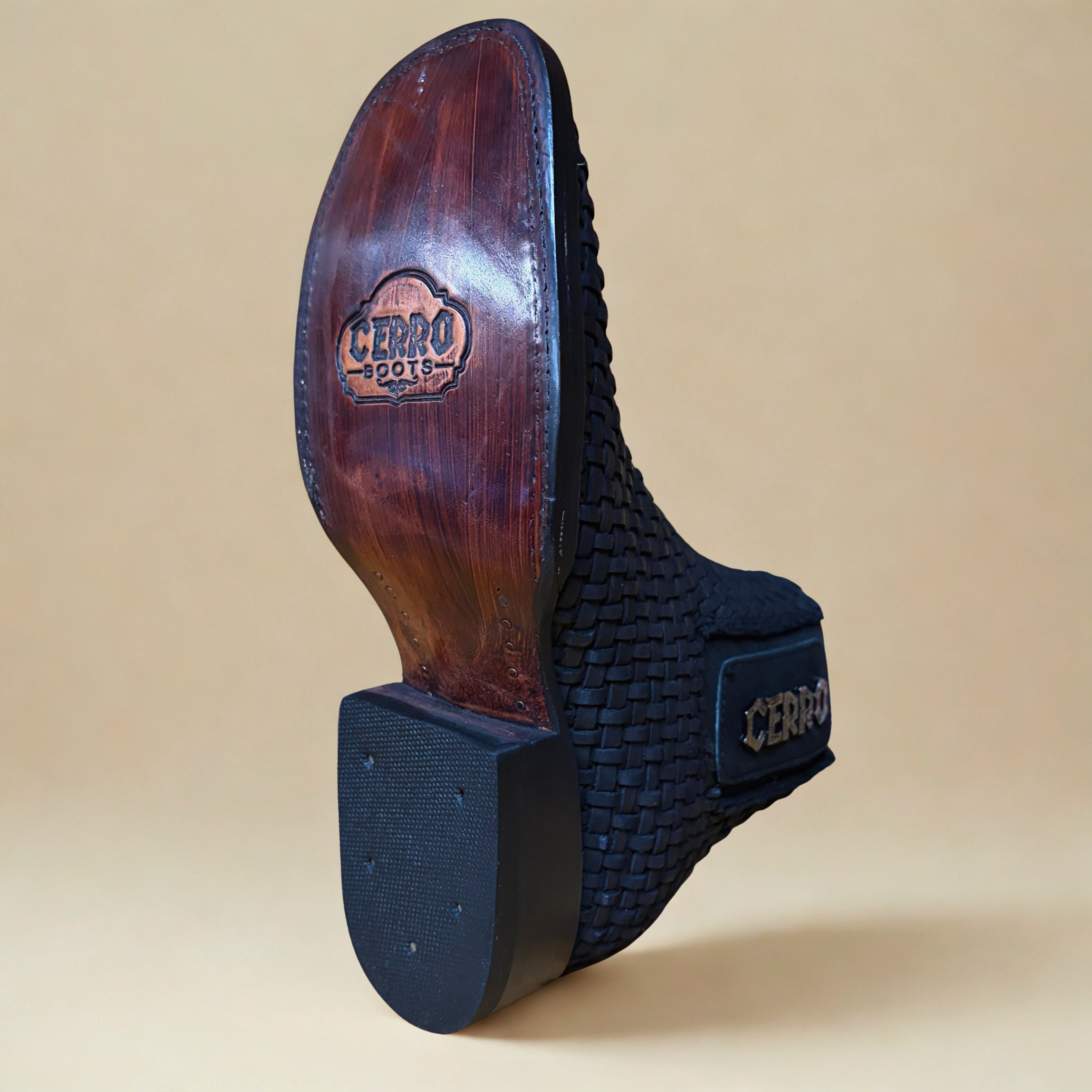 Cerro Petatillo Negro Square Toe