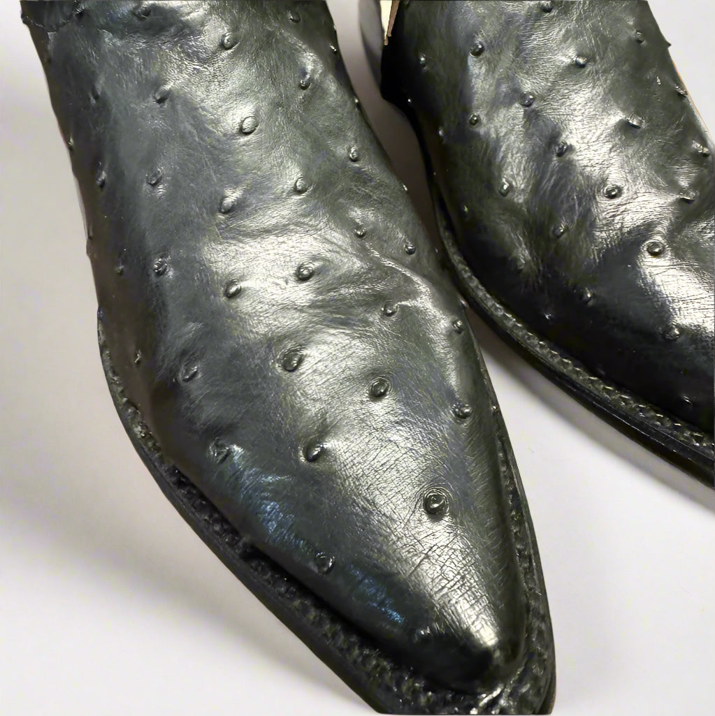 Bota de avestruz con láser y bordado 