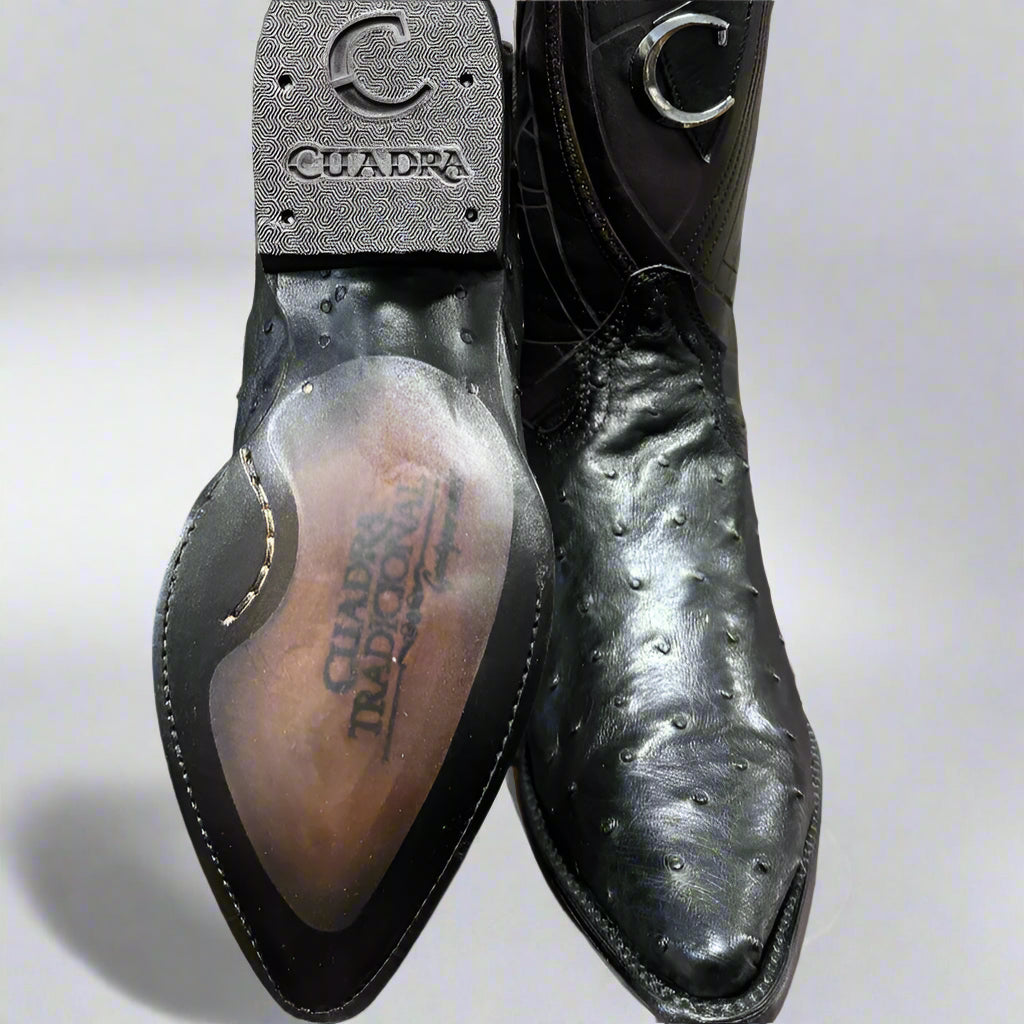 Bota de avestruz con láser y bordado 