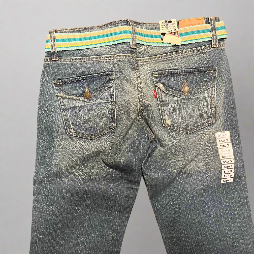 524 Super Low Flair Jeans