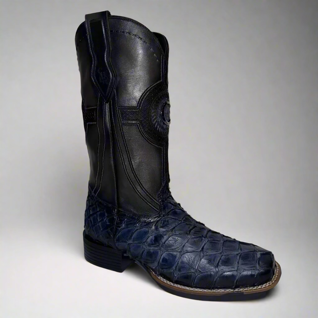 Bota de punta cuadrada tejida con tachuelas y bordados de Pirarucu