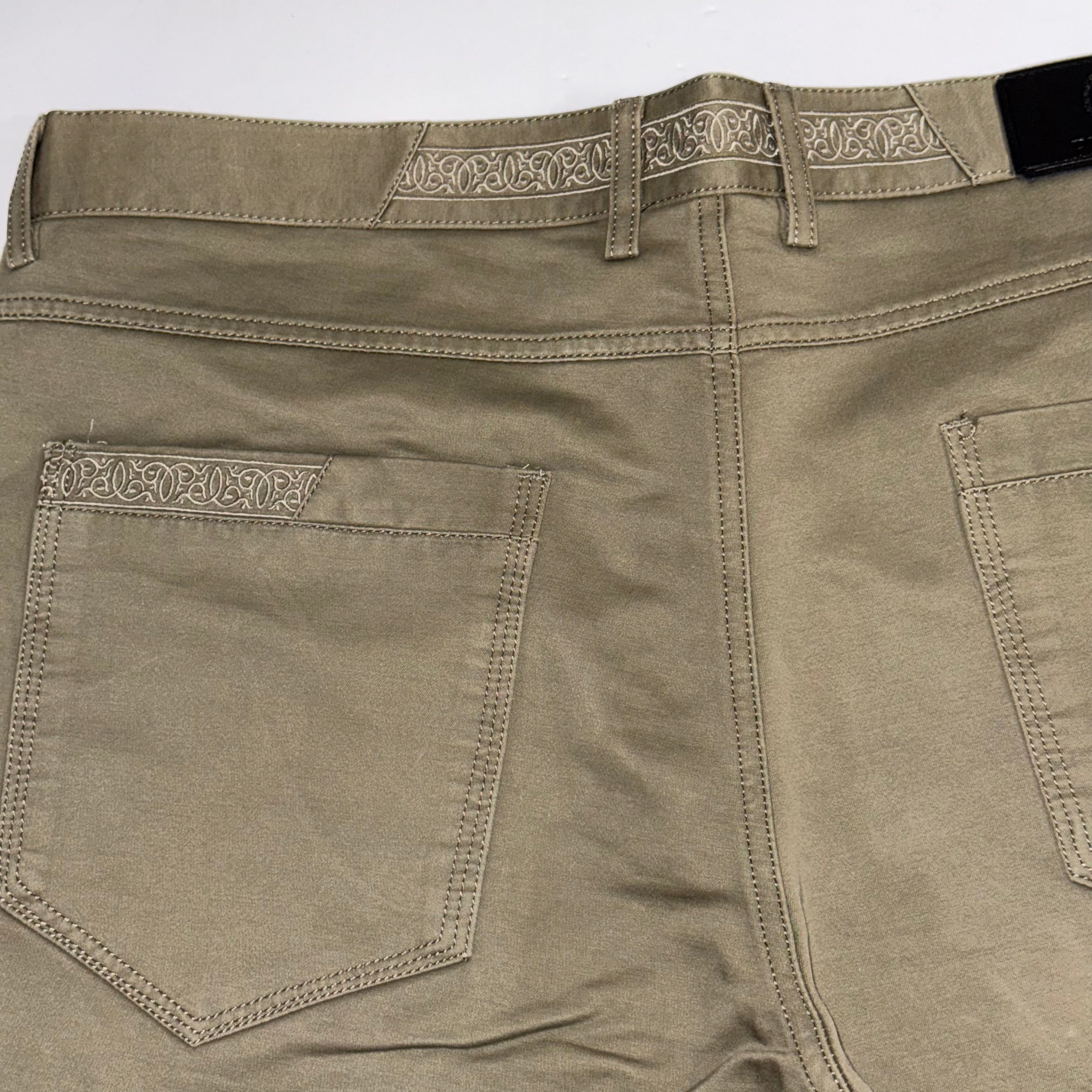 Packet Embroided Jeans