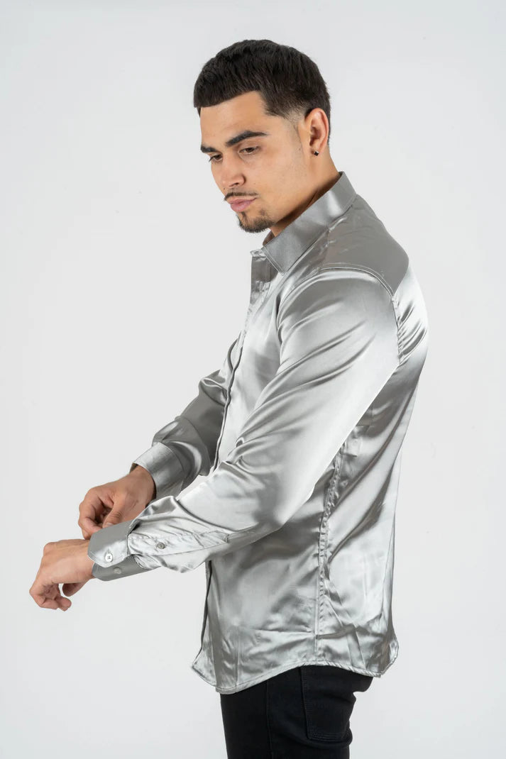 Camisa de vestir plateada de satén