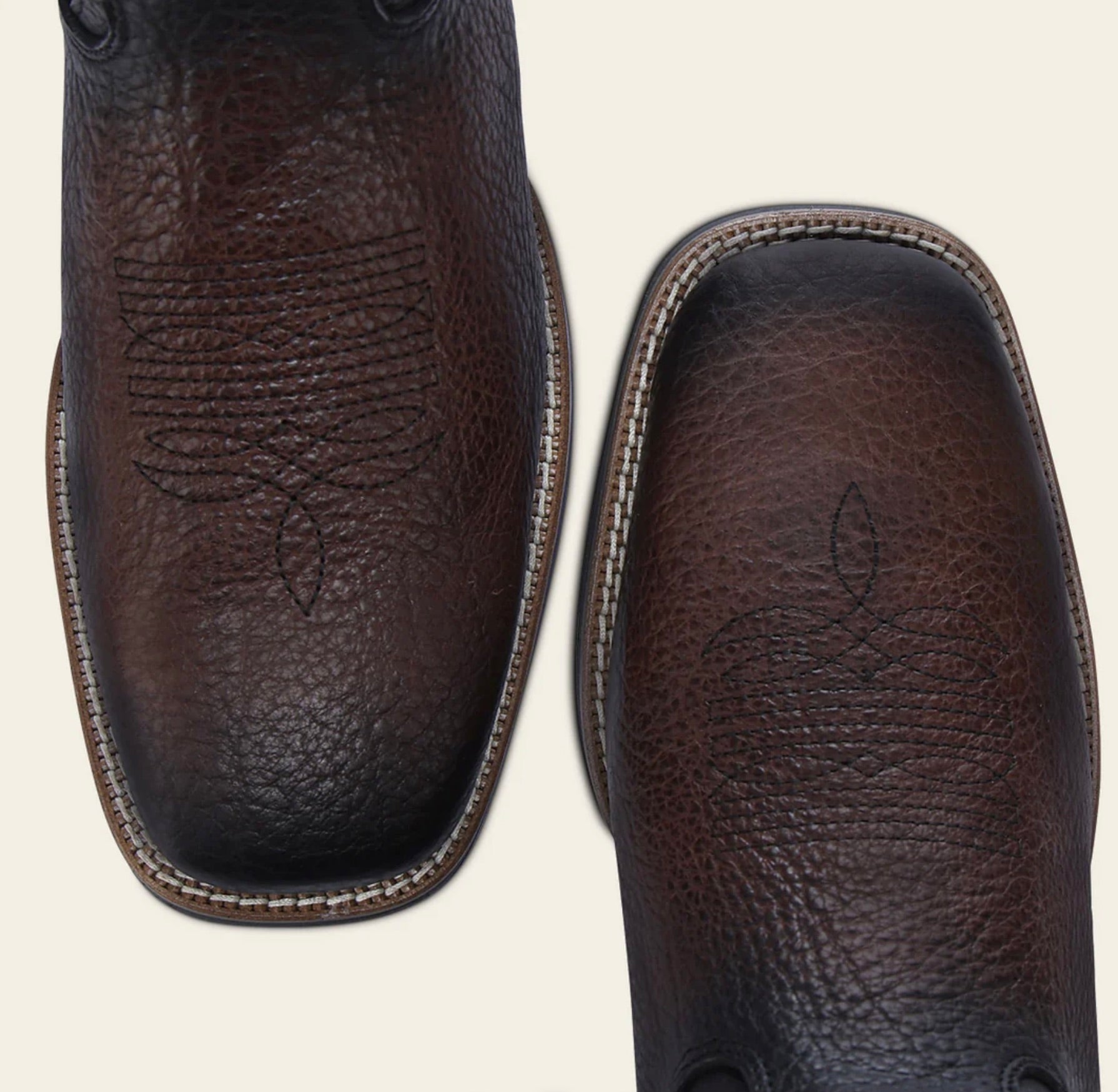 Bota de punta cuadrada con bordado de bisonte americano