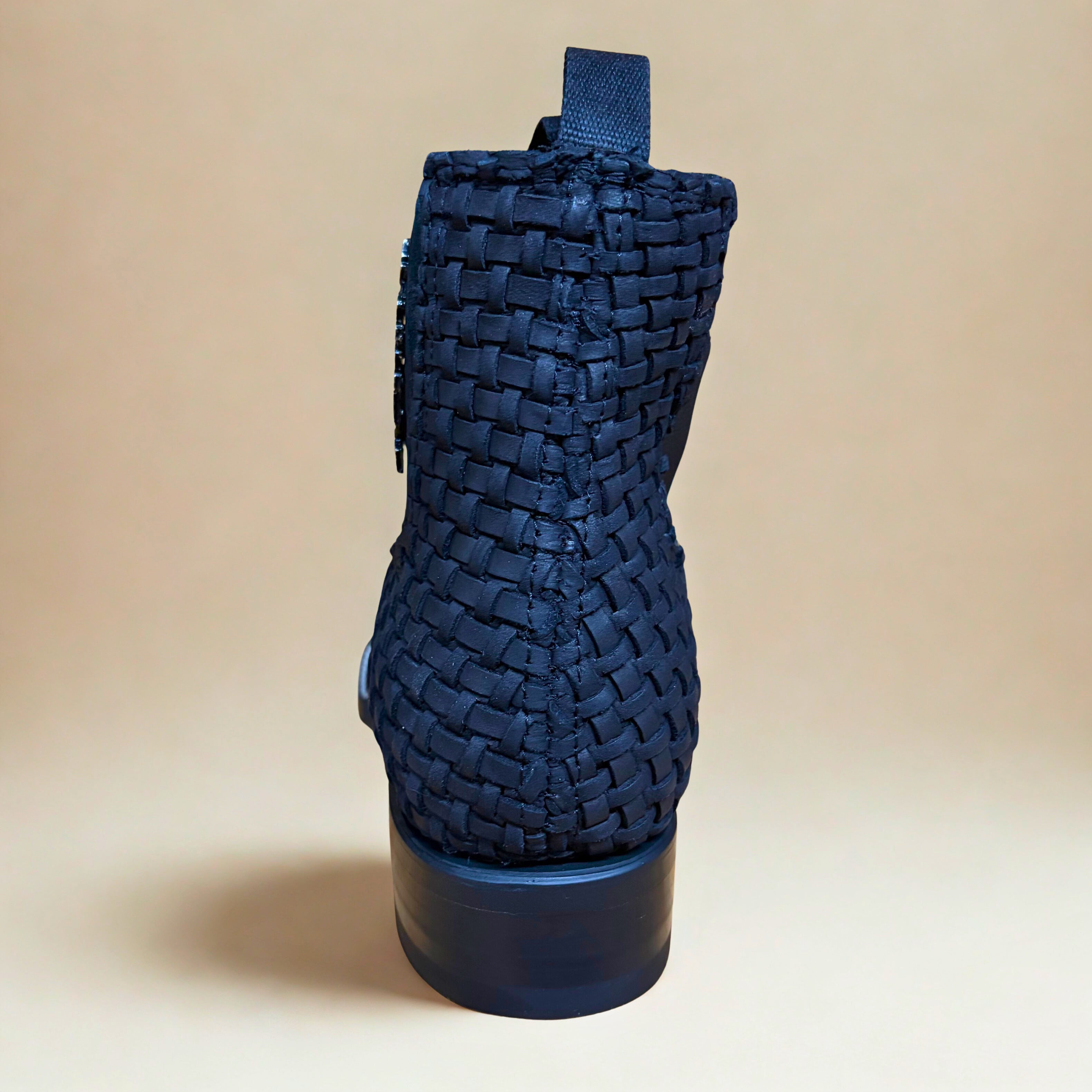 Cerro Petatillo Negro Square Toe