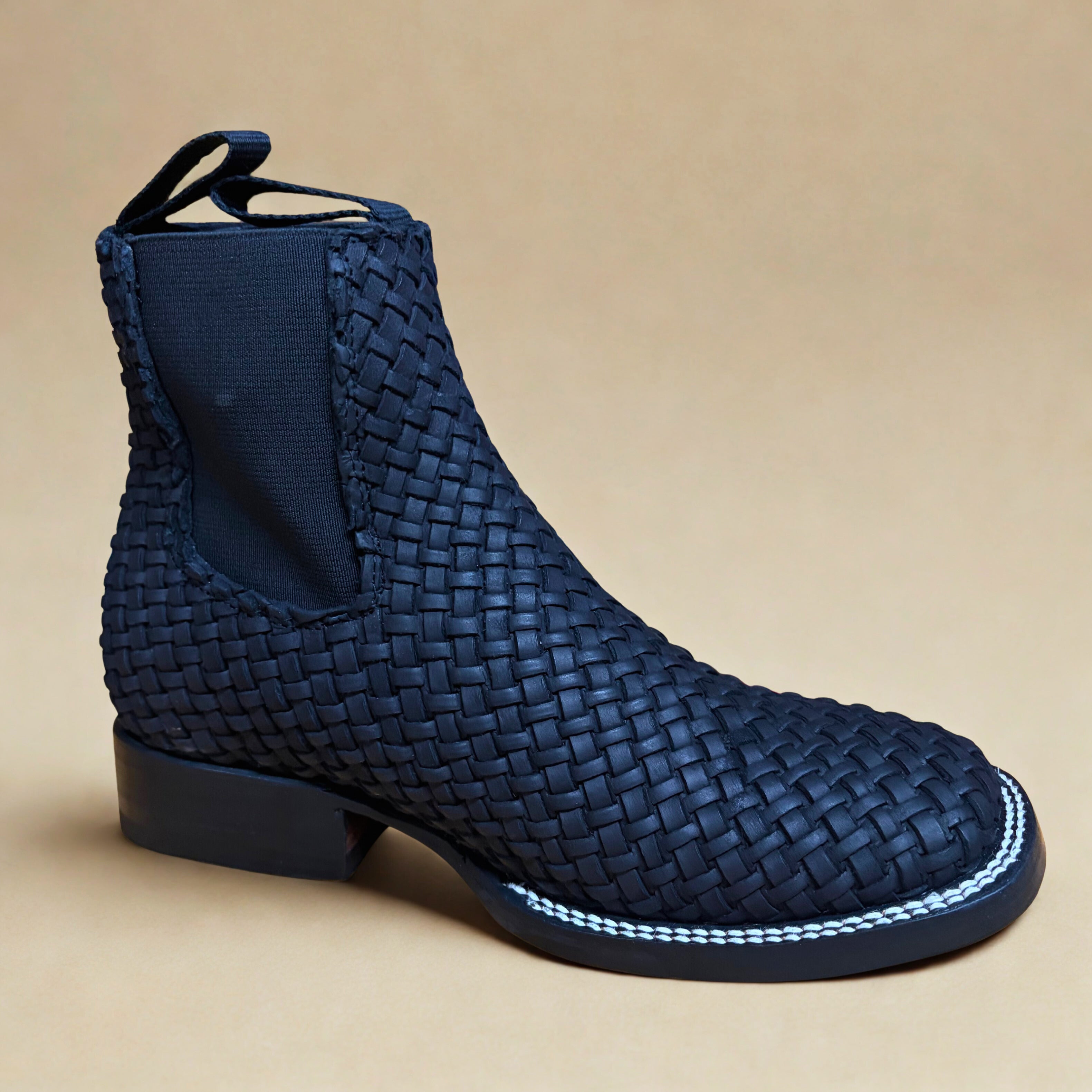 Cerro Petatillo Negro Square Toe