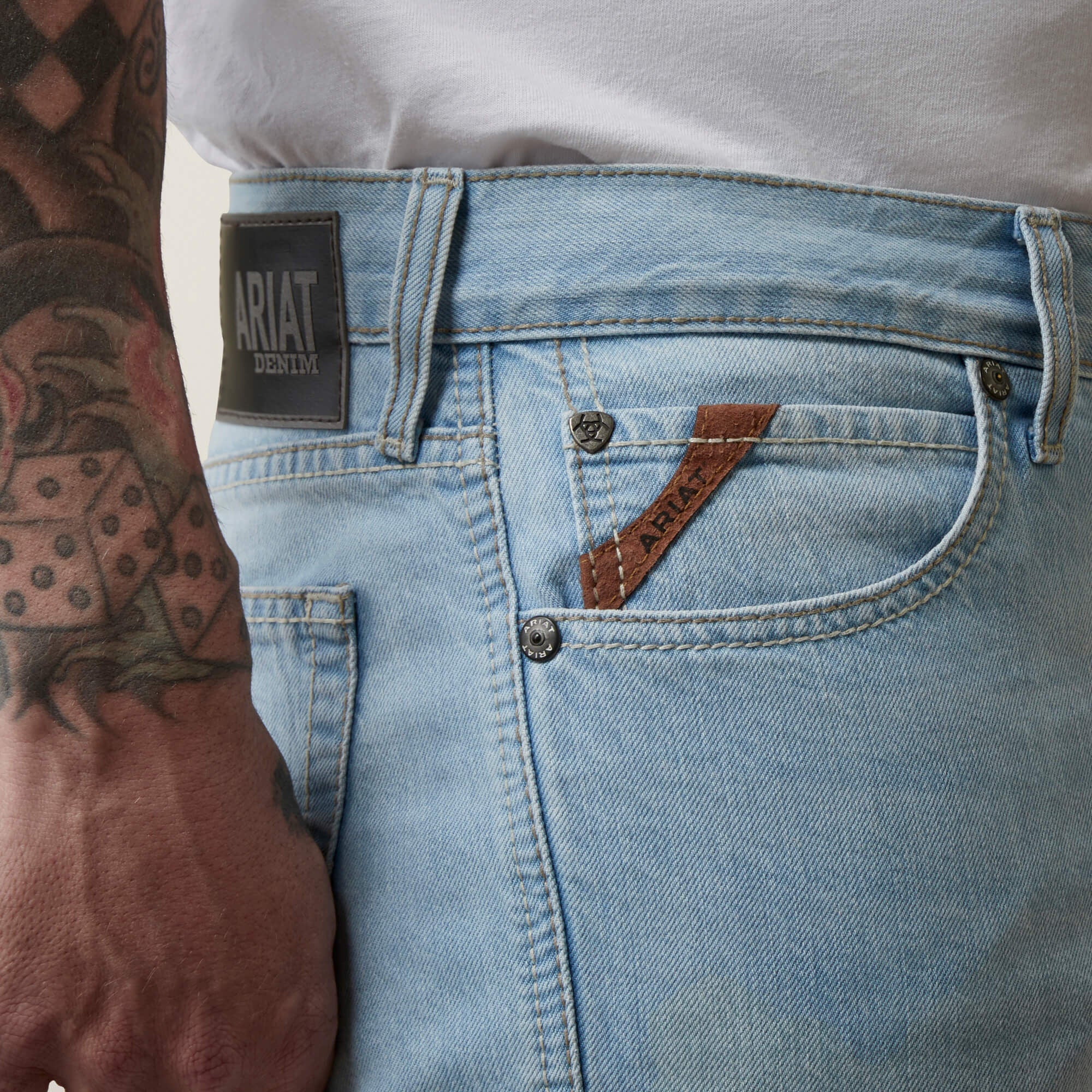 M7 Slim Toro Straight Jean