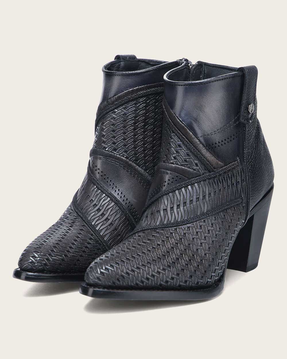 Botín Oxford de punta redonda con láser, bordado, tachuelas y cremallera