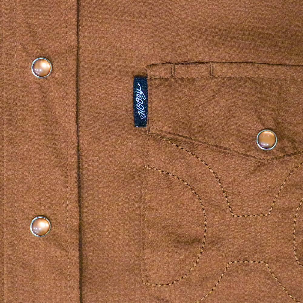 Camisa de manga larga con broches de perlas y cuello estilo leñador "Sol"